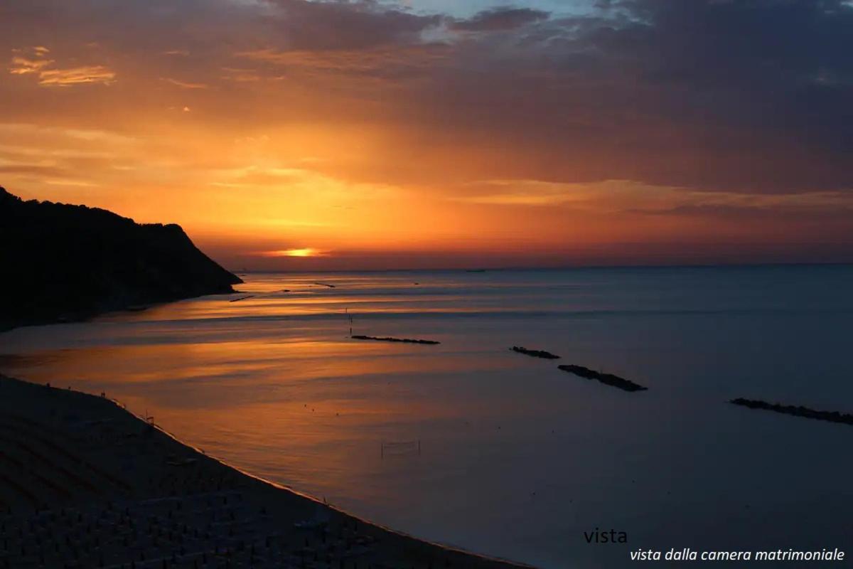 Tramonto In Baia Lejlighed Pesaro Eksteriør billede