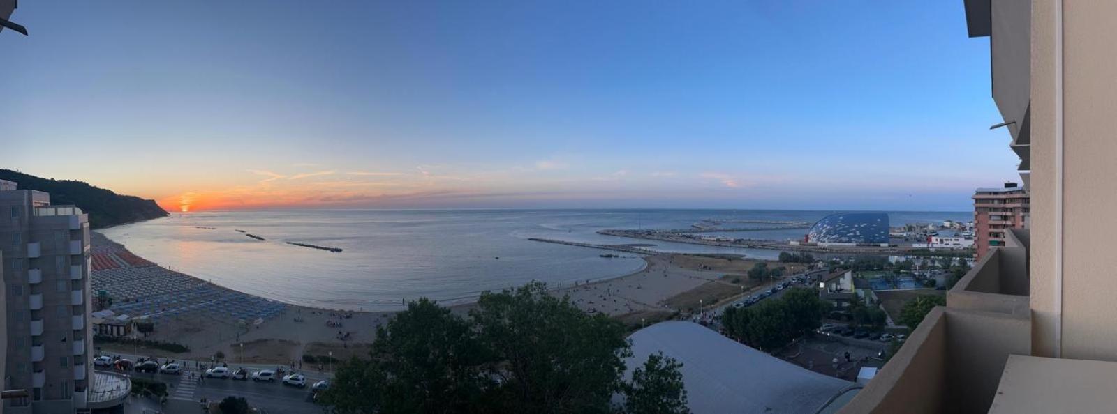 Tramonto In Baia Lejlighed Pesaro Eksteriør billede
